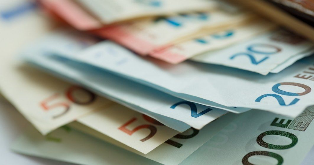 Șefii marilor companii câștigă în 3 zile cât un muncitor într-un an întreg