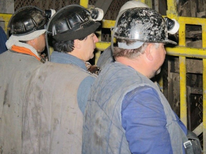 Klaus Iohannis a semnat REDUCEREA vârstei de pensionare - Mii de mineri pot beneficia de noua lege