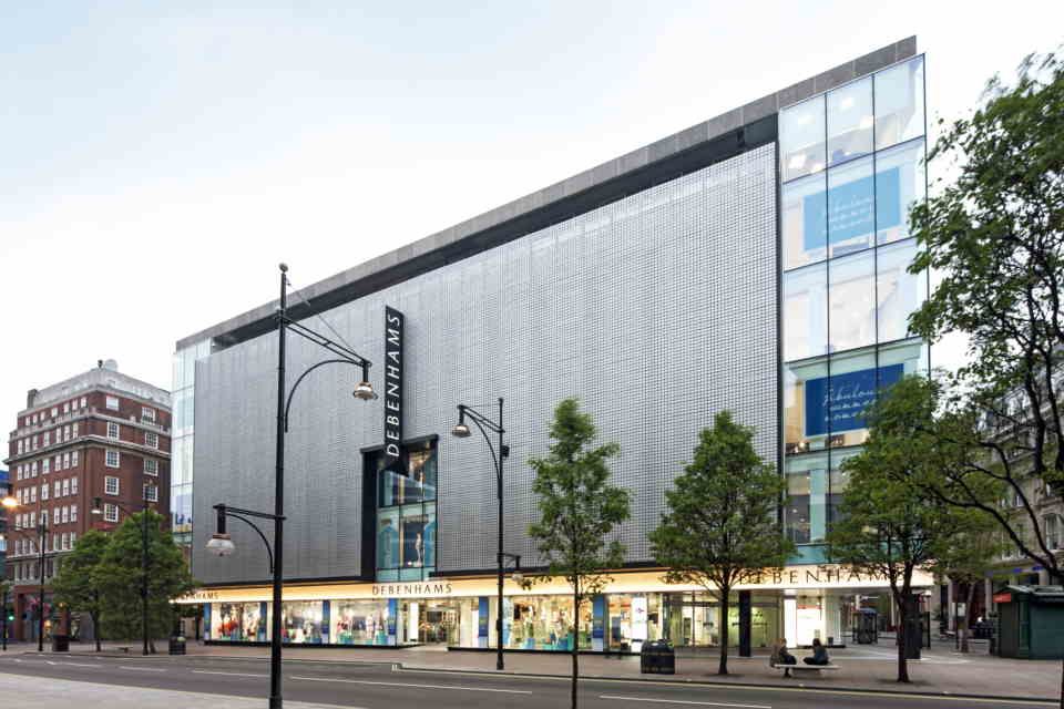 Un mare retailer de haine a intrat in insolventa!