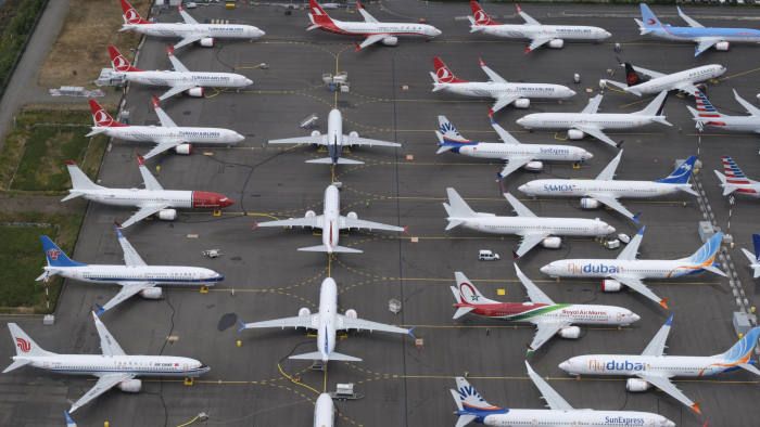 Bloomberg: Pe fondul crizei marilor operatori aerieni, low-costul își consolidează pozițiile