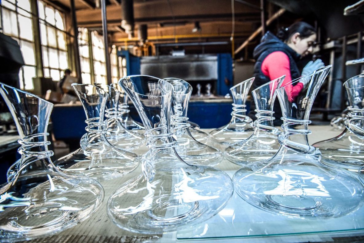 Ultima fabrică de sticlă din România, care funcționa la Avrig, și-a închis porțile după 400 de ani de activitate continuă