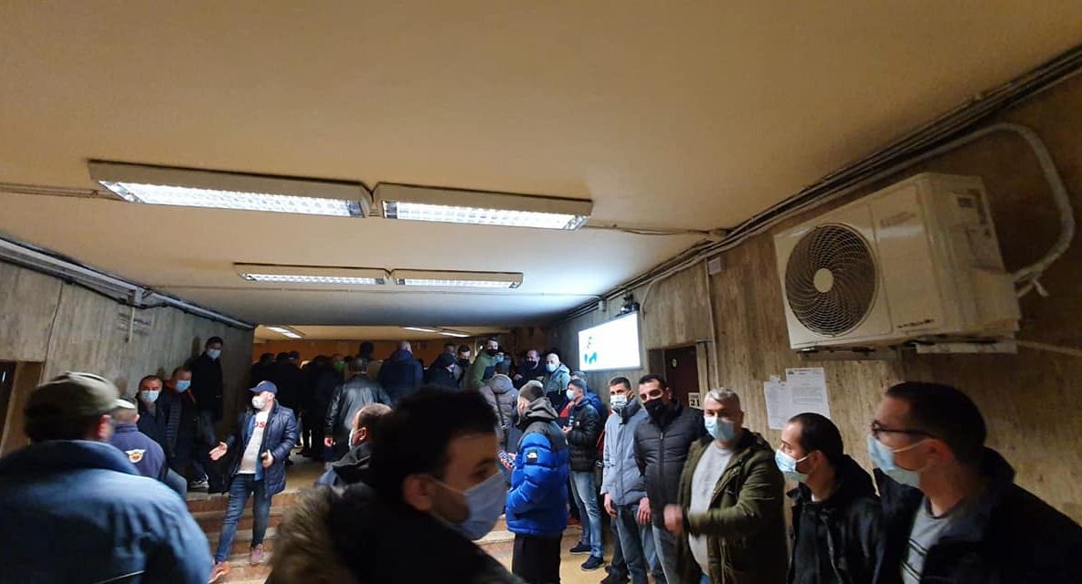 Metroul este OPRIT! Protest spontan, circulație întreruptă (VIDEO + FOTO)