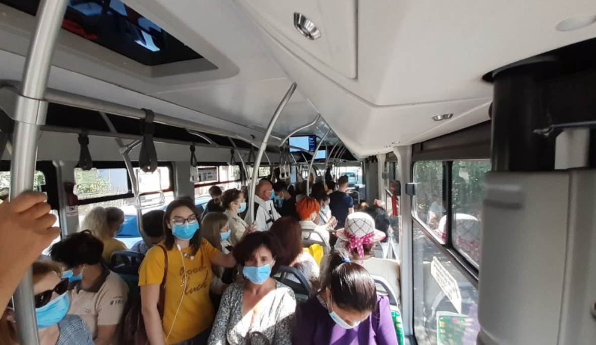 Statistică. În anul pandemiei, principalele mijloace de transport au fost autobuzele și microbuzele