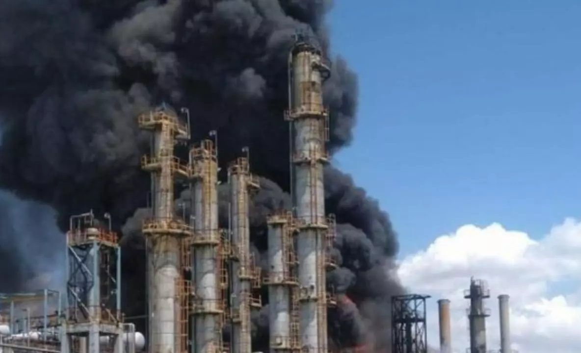 Rafinăria Petromidia-Năvodari, AMENDATĂ, din nou, de Garda de Mediu - 100.000 de lei pentru poluare