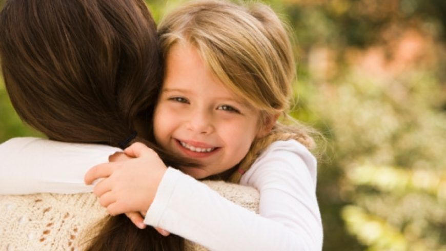 Proiect OUG: Bonele vor putea fi angajate, cu contract de muncă, direct de către părinți