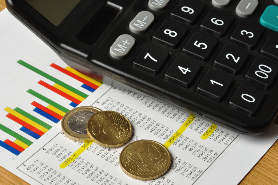 Românii care și-au pierdut banii la FNI, despăgubiți după mai bine de 20 de ani