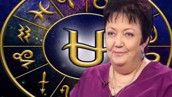 Celebrul astrolog Minerva, angajată la Banca Națională a României