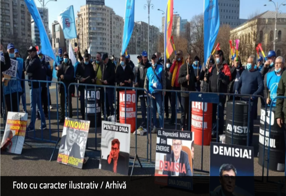 Protest în fața Ministerului Energiei. Muncitorii, exasperați că rămân fără locuri de muncă