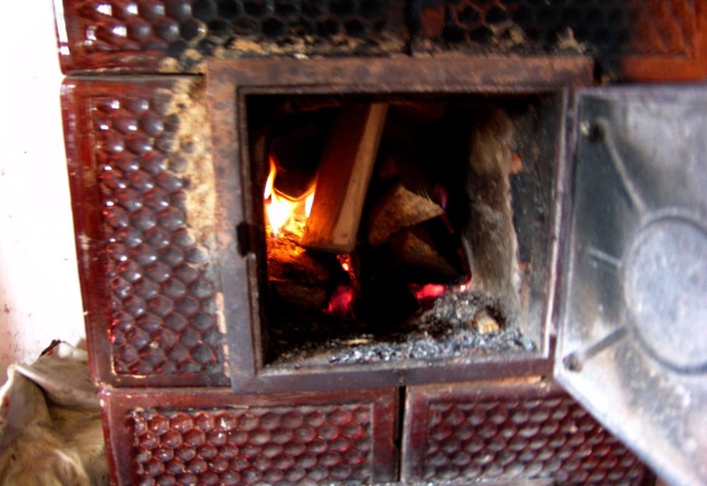 Când se dau voucherele de 2000 de lei pentru lemne. Cine îndeplinește condițiile?