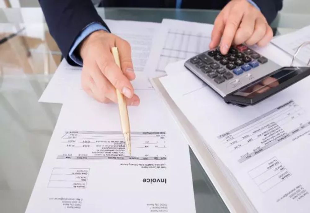 Raport devastator al Comisiei Europene. Firmele din România plătesc cel mai mare preț la energie din întreaga Uniune Europeană