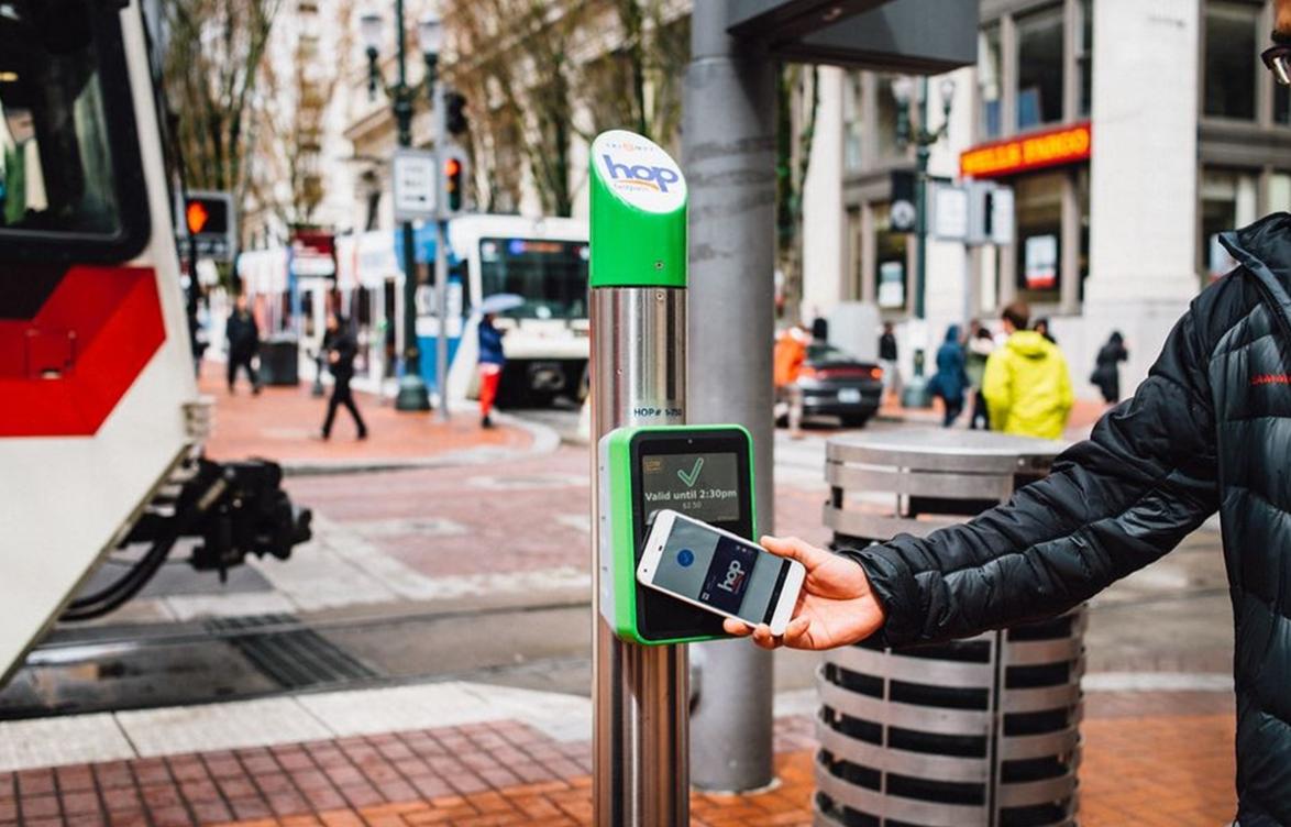 Cum să ai un card virtual cu design animat. Ce bănci oferă carduri virtuale pentru români