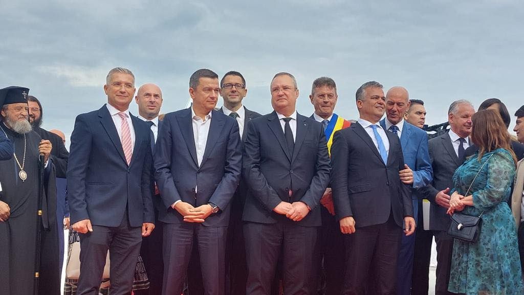 Bătaie de joc după inaugurarea noul aeroport din Brașov. Curse decalate, pasageri rămași la sol, personal insuficient