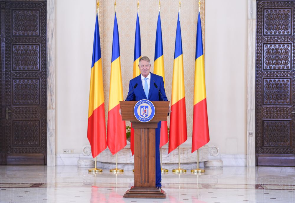 Iohannis a promulgat bugetele pe 2024 și majorarea pensiilor și salariilor