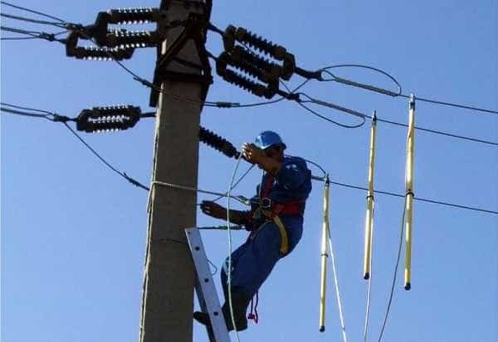 Centrala pe gaze de la Brazi a fost oprită fiindcă nu are apă. Asigură 10% din necesarul de energie al României