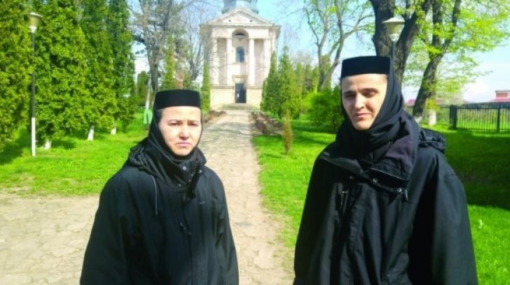 Guvernul Bolojan a luat în vizor călugării și măicuțele. Noul pachet de măsuri fiscale îi lasă fără asigurări de sănătate