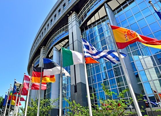 Cutremur la Bruxelles: Parlamentul European blochează acordul UE cu Trump