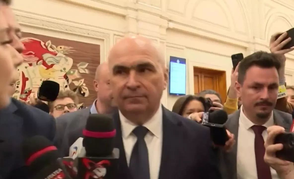 Bolojan anunță că Guvernul va adopta „foarte probabil” scăderea accizelor la carburanți săptămâna viitoare. Premierul a precizat ce se întâmplă cu TVA-ul