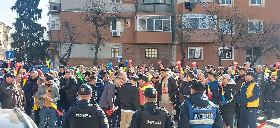 Protest masiv la CE Oltenia: aproape 1.500 de angajați se tem că vor fi concediați de la 1 aprilie – VIDEO