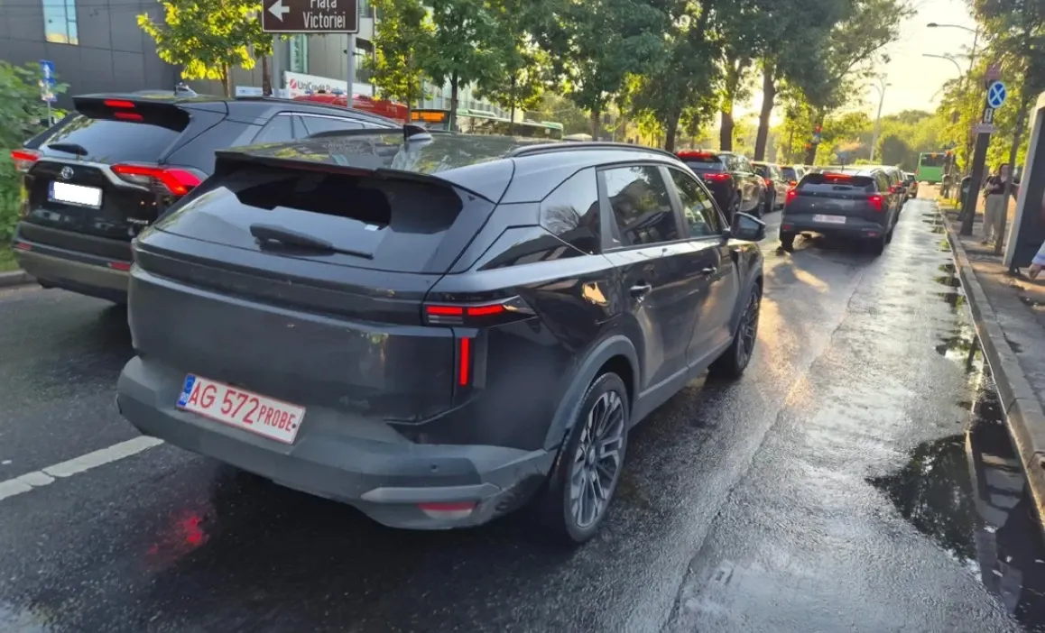 Dacia Striker a ieșit la probe în Capitală! Cum au reacționat bucureștenii când au văzut noul model