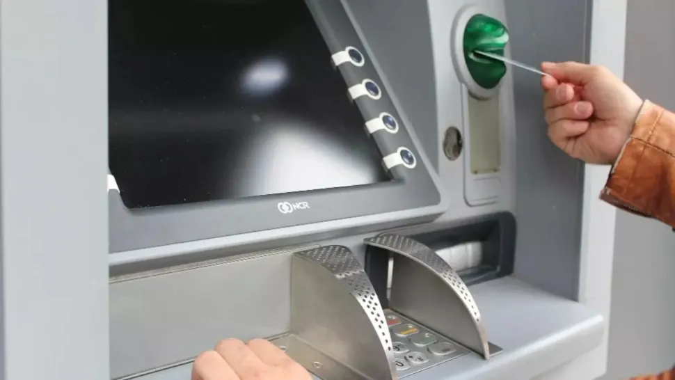 Schimbare majoră la bancomate: românii ar putea retrage suma exactă dorită, indiferent de bancă