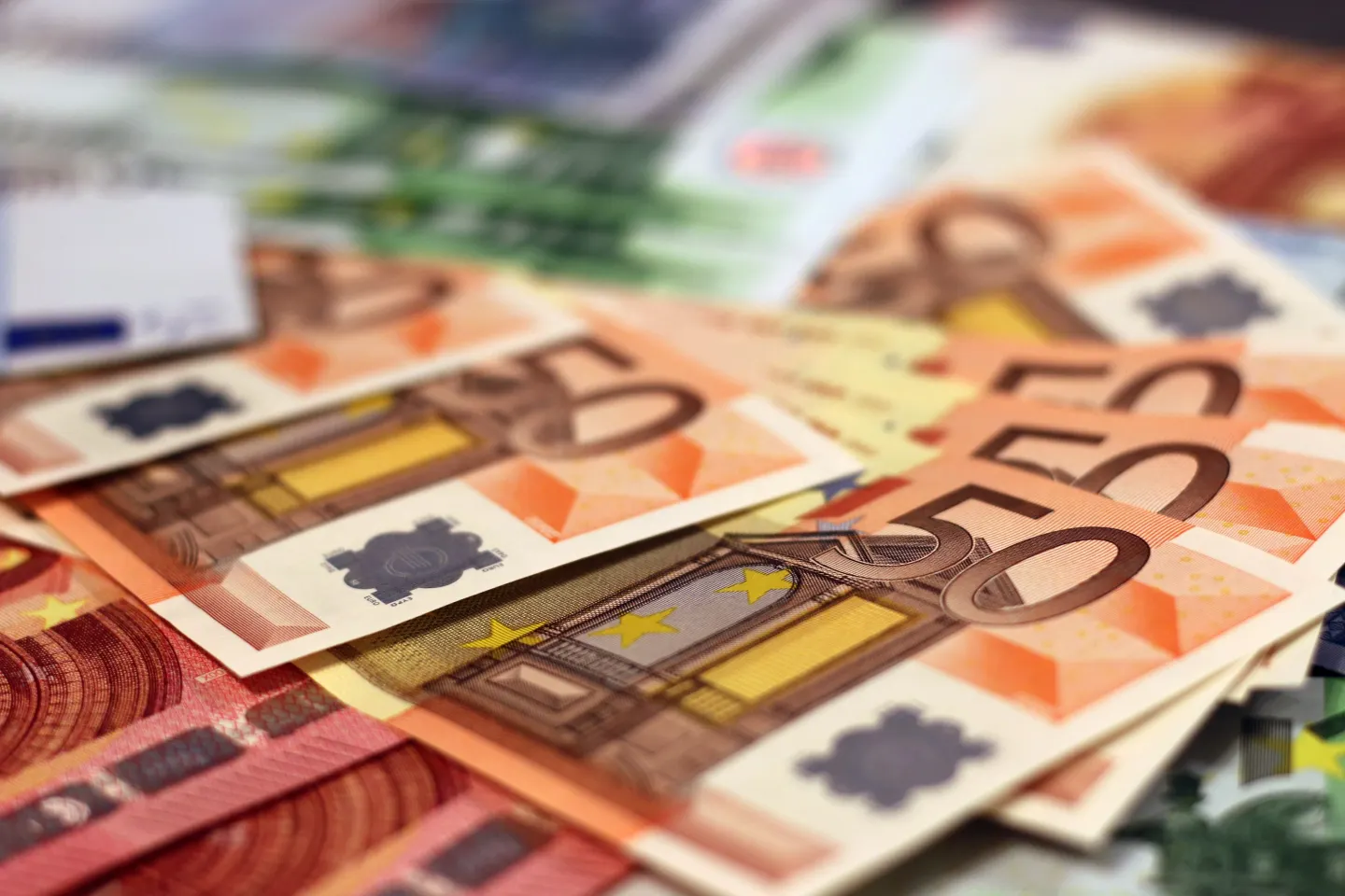 Bătălie uriașă pe bugetul UE. Fondurile de coeziune blocate în dispute care vizează direct România