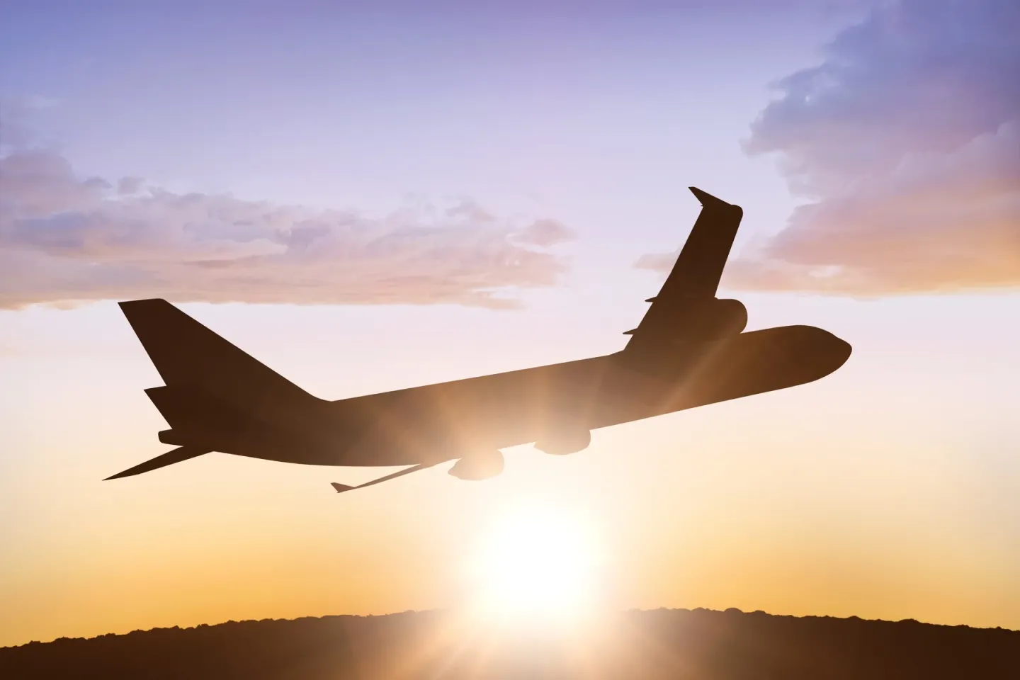 Vești bune pentru cei care zboară cu avionul. Pasagerii scapă de unele taxe și pot primi despăgubiri mai repede
