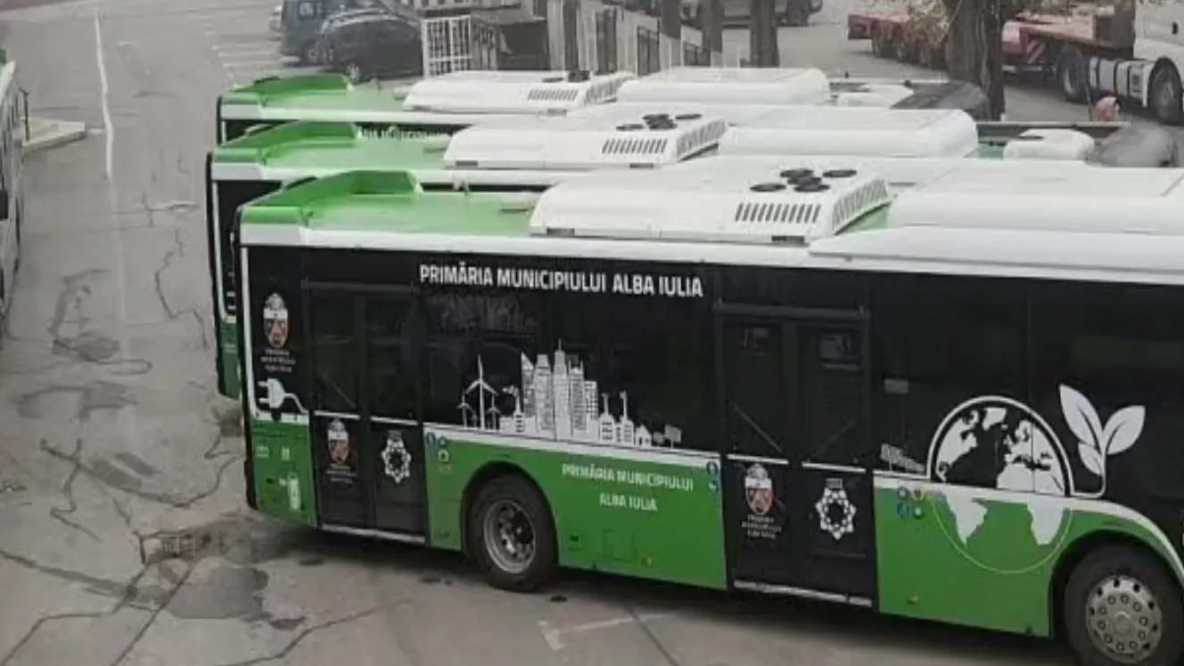 Transportul public din Alba Iulia, blocat după protestul șoferilor care își cer salariile restante