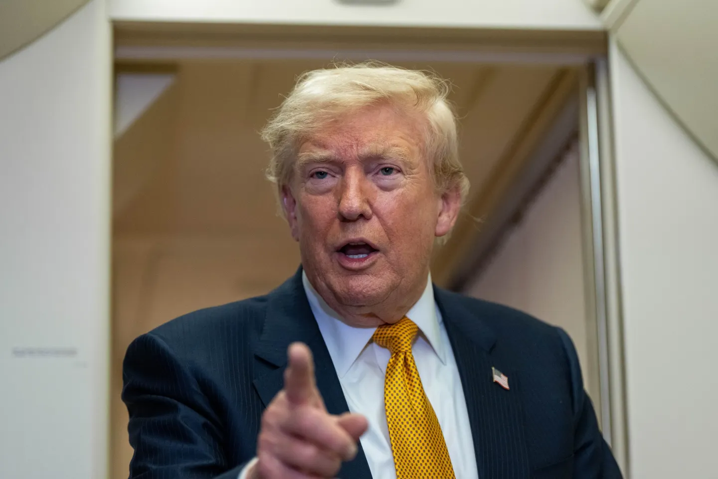 Postările lui Donald Trump devin produs premium. Investitorii vor plăti pentru acces în timp real la mesajele care influențează bursele