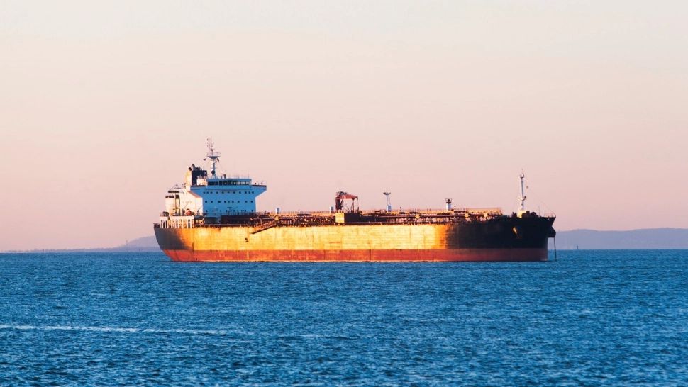Prețul petrolului scade pe fondul intervenției SUA în Strâmtoarea Ormuz