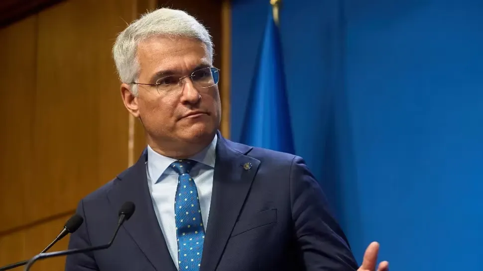 Sfidare totală la Ministerul Proiectelor Europene. În timp ce ministrul Pîslaru se plânge că e întreținut de soție, directorii săi încasează salarii de lux și sporuri de condiții vătămătoare