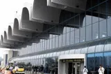Mii de ţigarete şi 25 kg tutun descoperite în bagajele unor pasageri la Aeroportul Otopeni