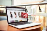 De ce îți oferă magazinele un voucher de 15 lei după ce ai cheltuit 3.000 de lei. Strategia din spatele recompensei