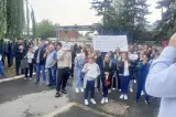 Protest la Carfil Brașov: Angajații cer salariile restante și se tem de concedieri, în timp ce directorul este în concediu