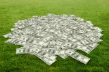 Dolarul, spre cea mai mare creștere față de euro din ultimele 14 luni. Impactul pentru România
