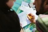 Munca în weekend: ce sporuri salariale și zile libere trebuie să acorde angajatorii