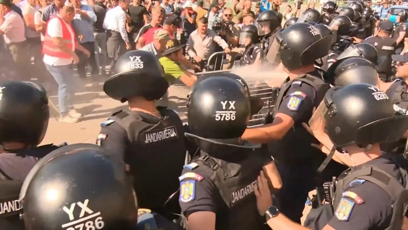 Momentul în care jandarmii au folosit gaze lacrimogene