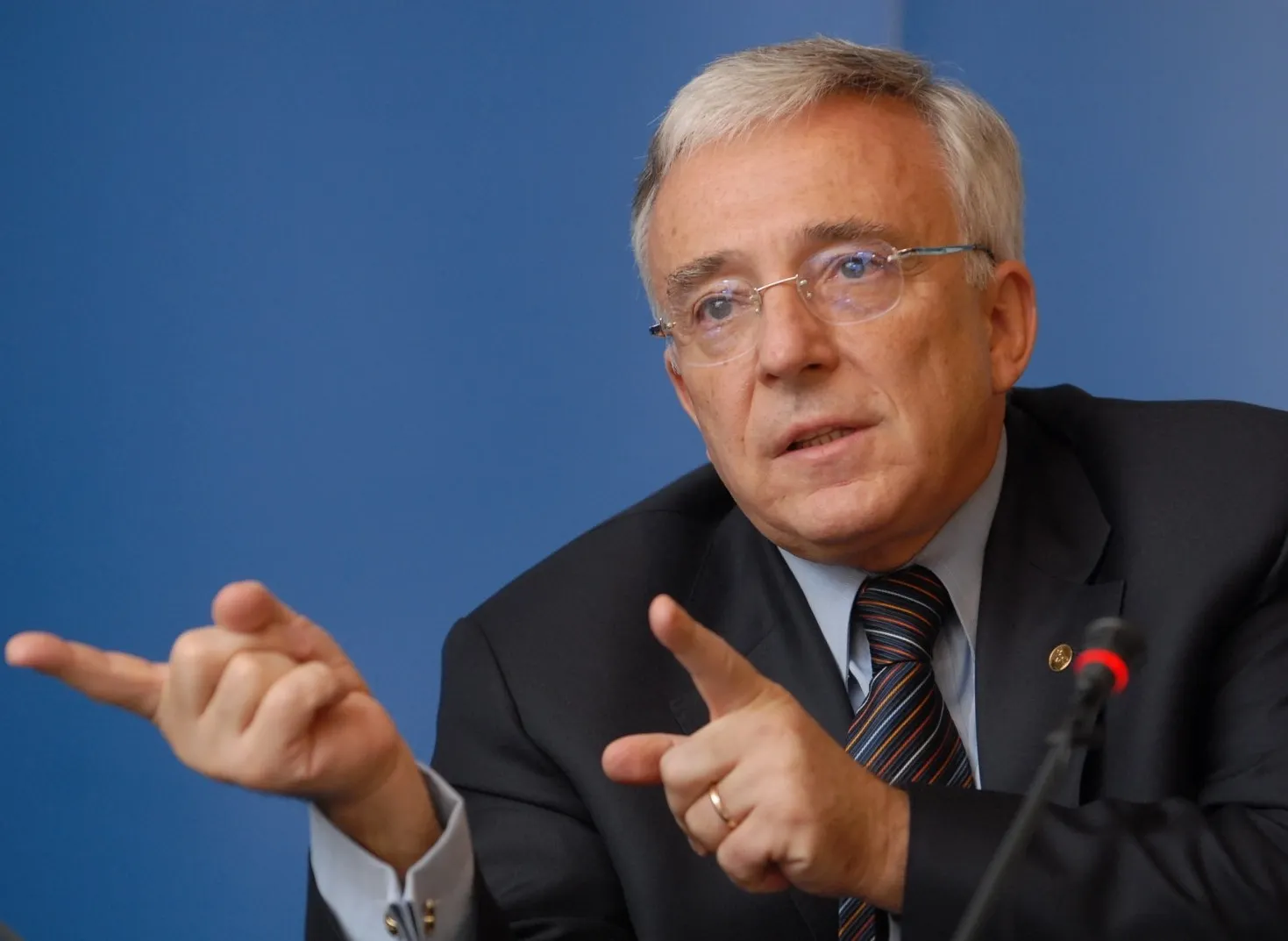 Mugur-isarescu-2