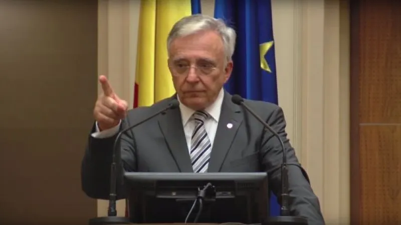 lucian-isar-il-desfiinteaza-pe-mugur-isarescu-pentru-ca-s-a-dovedit-slugarnic-cu-politicienii-va-fi-demis-275081