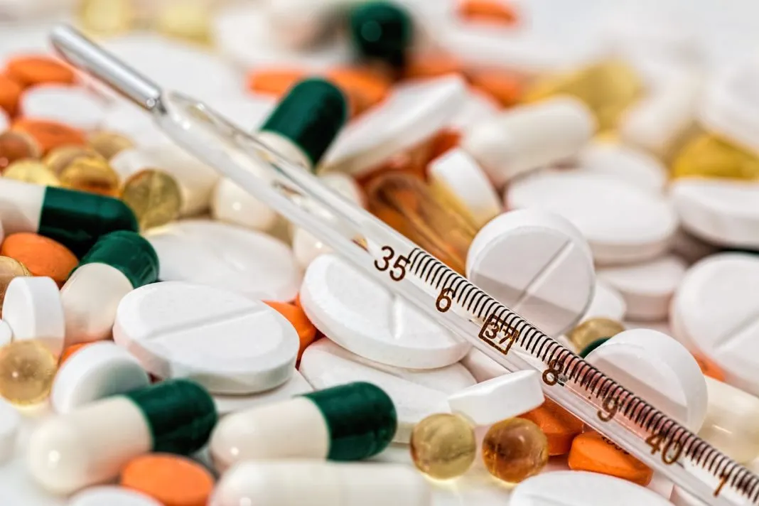 medicamente-termometru-1068x712