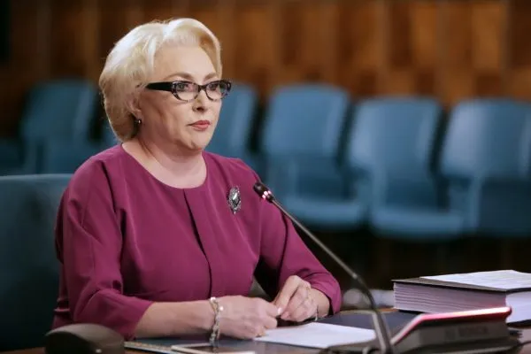 dancila bani luna mai