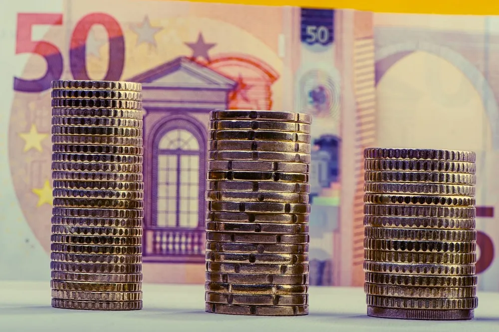1bani-europeni-fonduri-europene-Shutterstock