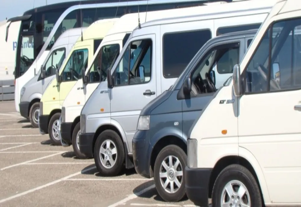 Înmatriculările noi de vehicule rutiere pentru transportul pasagerilor au scăzut cu 33,6% în trimestrul II al acestui an