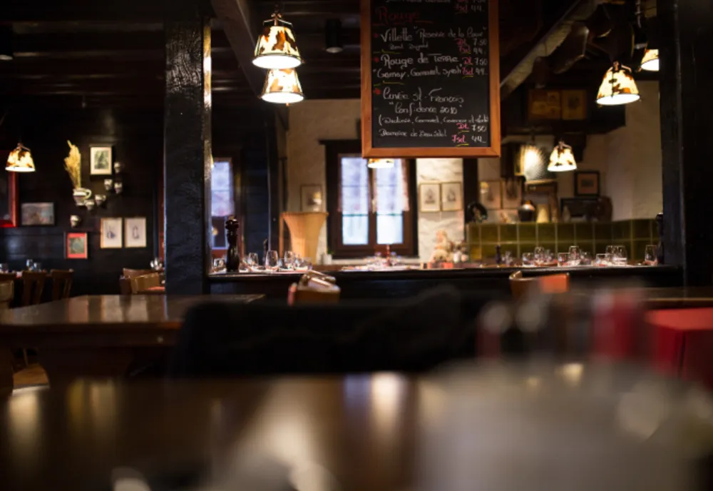 Restaurantele, teatrele, cinematografele și sălile de jocuri se redeschid începând de luni în Capitală