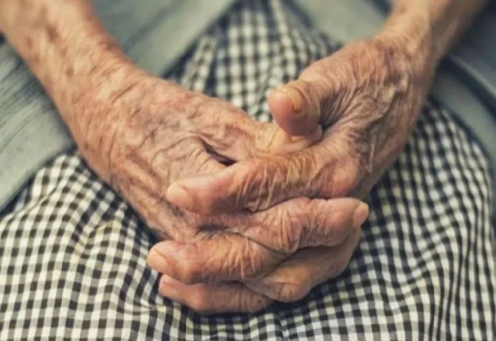 Seniorii României, în luptă cu sărăcia și facturile uriașe - Mesajul emoționant al unei pensionare pentru Raluca Turcan: „O rog din suflet...”