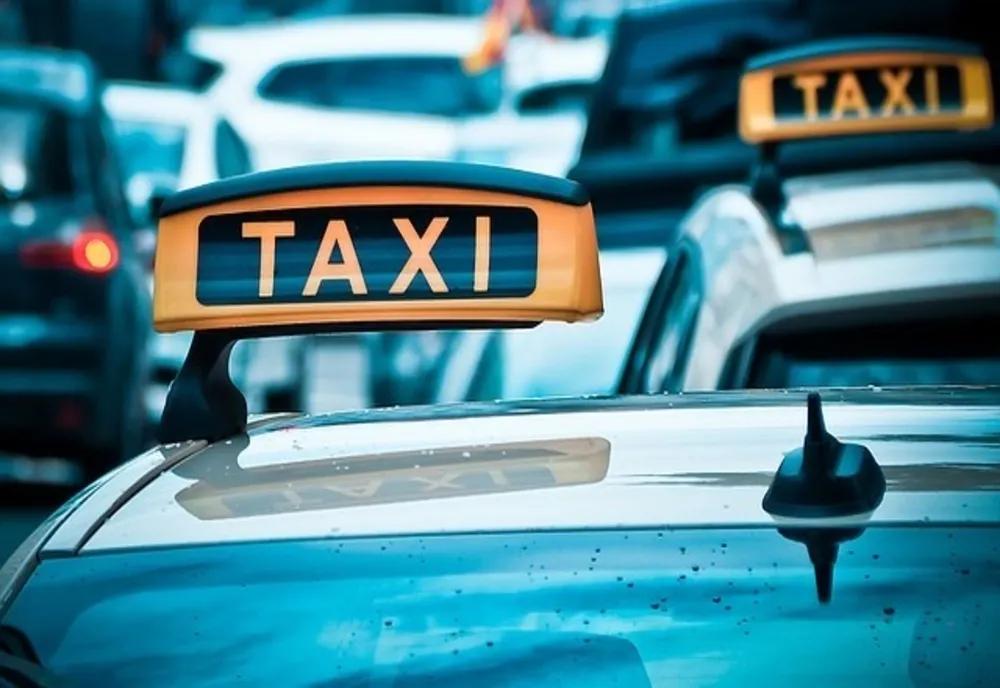 Taximetriștii continuă protestele în Piața Constituției din Capitală
