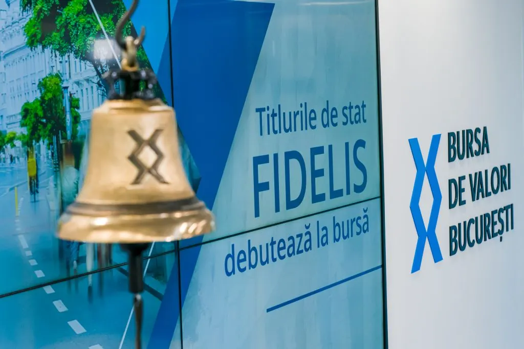1.-Ministerul-Finantelor-suna-clopotelul-BVB-pentru-marcarea-listarii-unei-noi-emisiuni-de-titluri-de-stat-Fidelis-1024x683