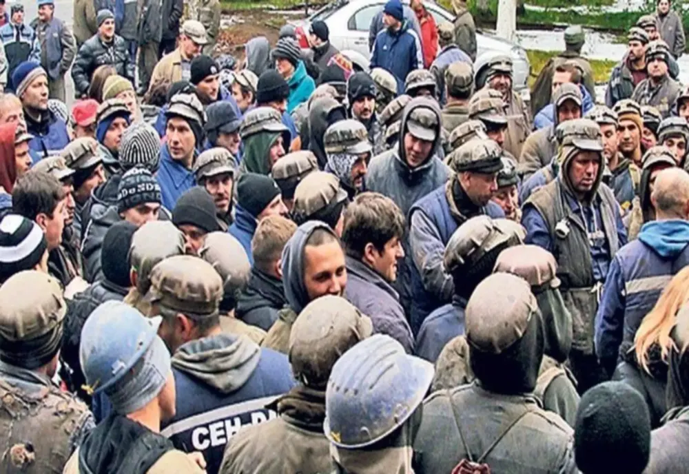Minerii amenință cu proteste și greva foamei dacă nu primesc 3.000 lei la final de an