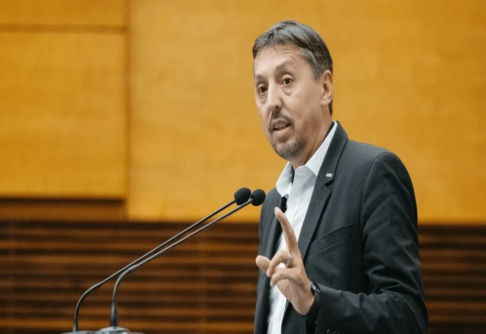 MINISTRUL DANIEL DAVID S-A ÎNTÂLNIT CU LIDERII SINDICATELOR DIN ÎNVĂȚĂMÂNT: ”ÎN ACEST MOMENT, NU EXISTĂ REDUCERI ÎN BUGETUL MINISTERULUI”