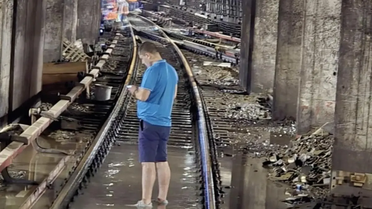 Miruță spune că nu se taie curentul la metrou, deși angajații susțin altceva. Foto/Arhivă