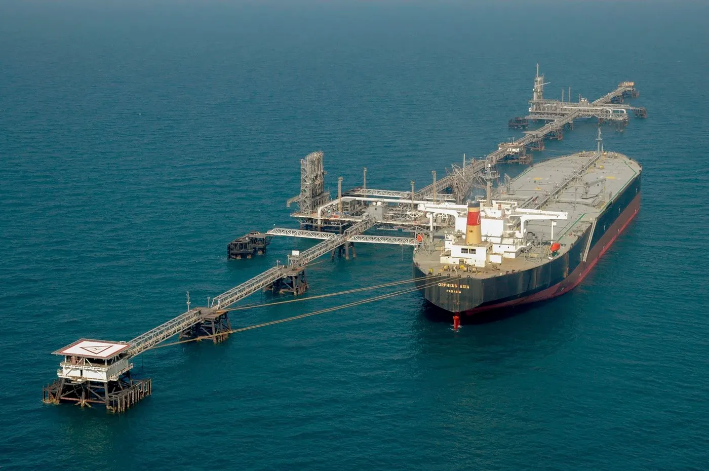Petrolier iranian la un doc de alimentare (Profimedia)